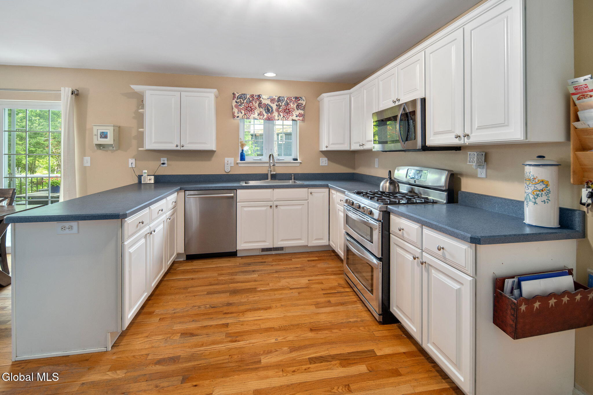 106 Berwick Road Bethlehem, NY 12054 - Photo 9 of 37 14-106BerwickRd_14