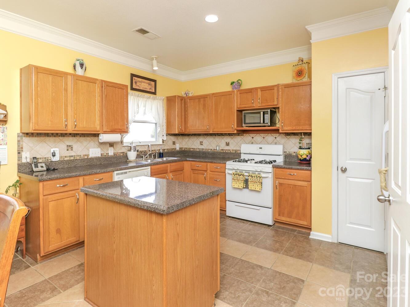 16342 Hayfield Road Charlotte, NC 28213 - Photo 12 of 31 Gallery Image 12