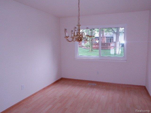 3615 Kings Point Drive Troy, MI 48083 - Photo 4 of 7 P8110612