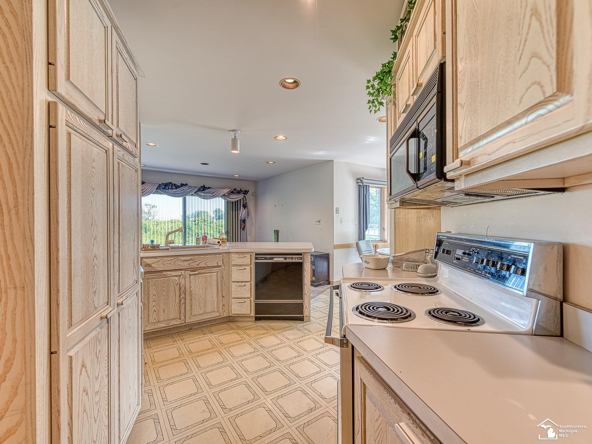 3830 Brest Road Newport, MI 48166 - Photo 12 of 57 50144207-2a964126-af2f-46c6-abea-111c44618f45.JPG