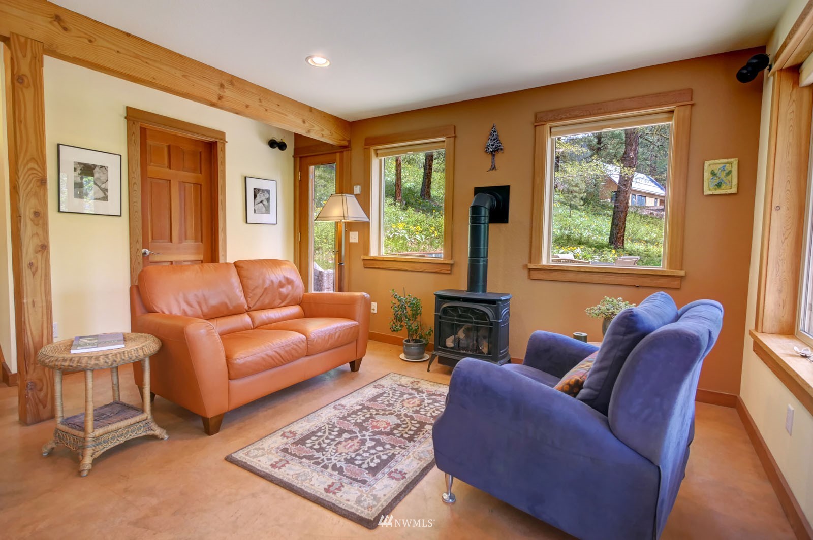 22 Trillium Road Winthrop, WA 98862 - Photo 19 of 40 a living room with furniture and a window
