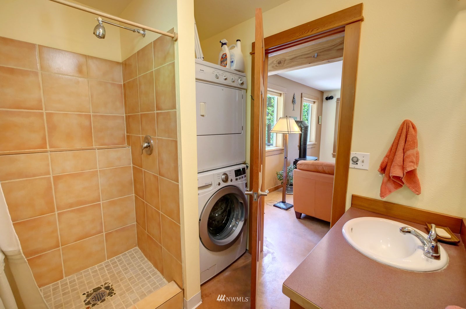 22 Trillium Road Winthrop, WA 98862 - Photo 21 of 40 a bathroom with a sink mirror vanity and toilet