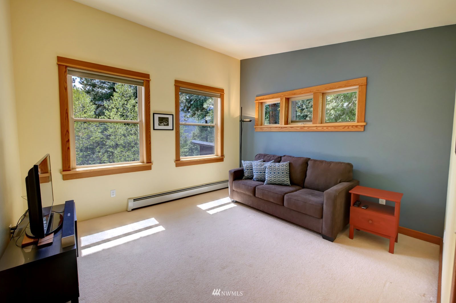 22 Trillium Road Winthrop, WA 98862 - Photo 26 of 40 a living room with furniture and a window