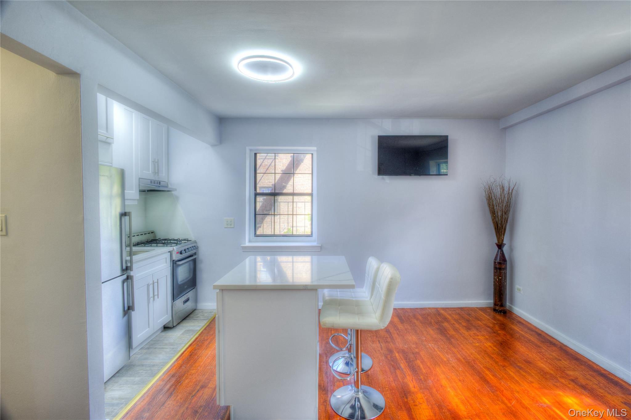 14401 78th Road, Unit 2B Queens, NY 11367 - Photo 10 of 29 Dining area with wood finished floors and baseboards