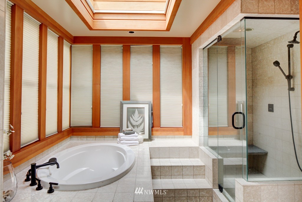 10608 Riviera Place Northeast Seattle, WA 98125 - Photo 15 of 25 Gallery Image 15