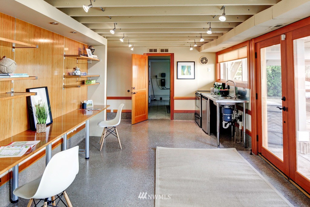 10608 Riviera Place Northeast Seattle, WA 98125 - Photo 20 of 25 Gallery Image 20