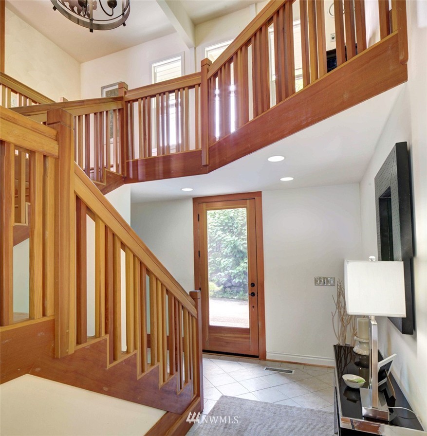 10608 Riviera Place Northeast Seattle, WA 98125 - Photo 3 of 25 Gallery Image 3