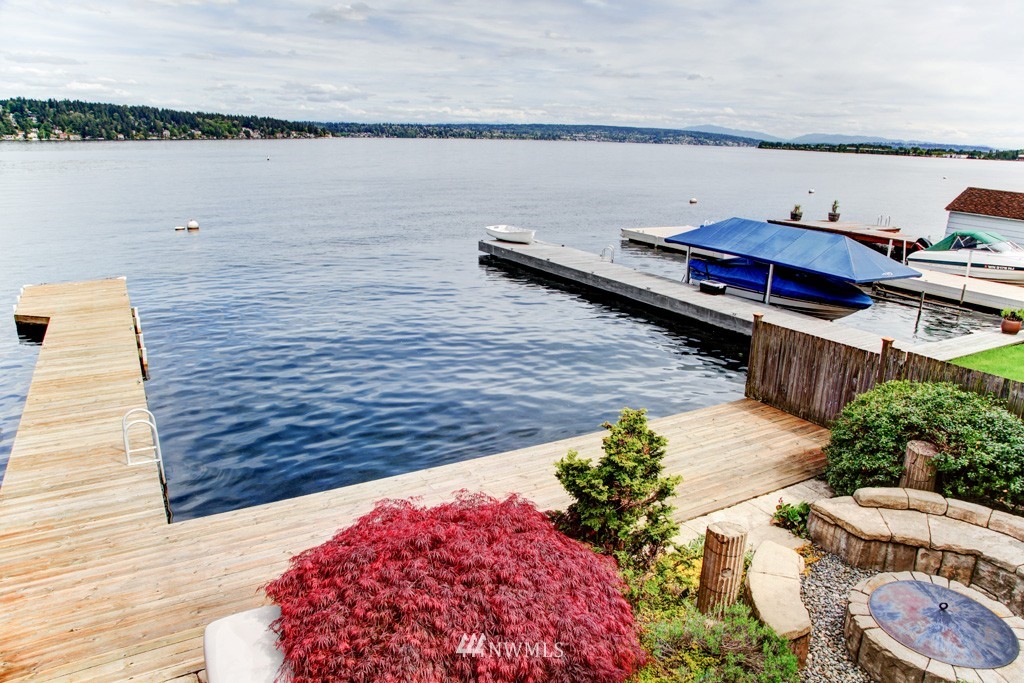 10608 Riviera Place Northeast Seattle, WA 98125 - Photo 24 of 25 Gallery Image 24