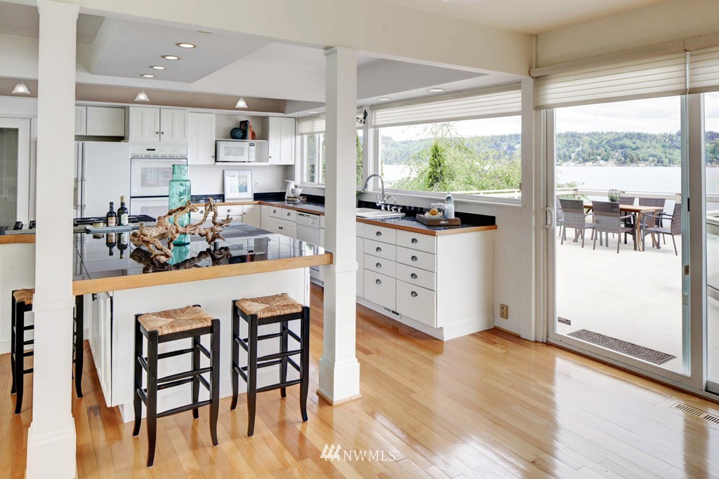 10608 Riviera Place Northeast Seattle, WA 98125 - Photo 7 of 25 Gallery Image 7