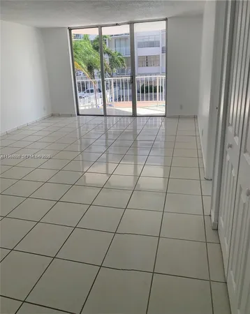 $1,650 | 16740 Northeast 9th Avenue, Unit 206, North Miami Beach, FL 33162