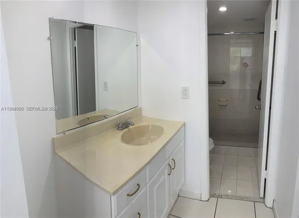$1,650 | 16740 Northeast 9th Avenue, Unit 206, North Miami Beach, FL 33162