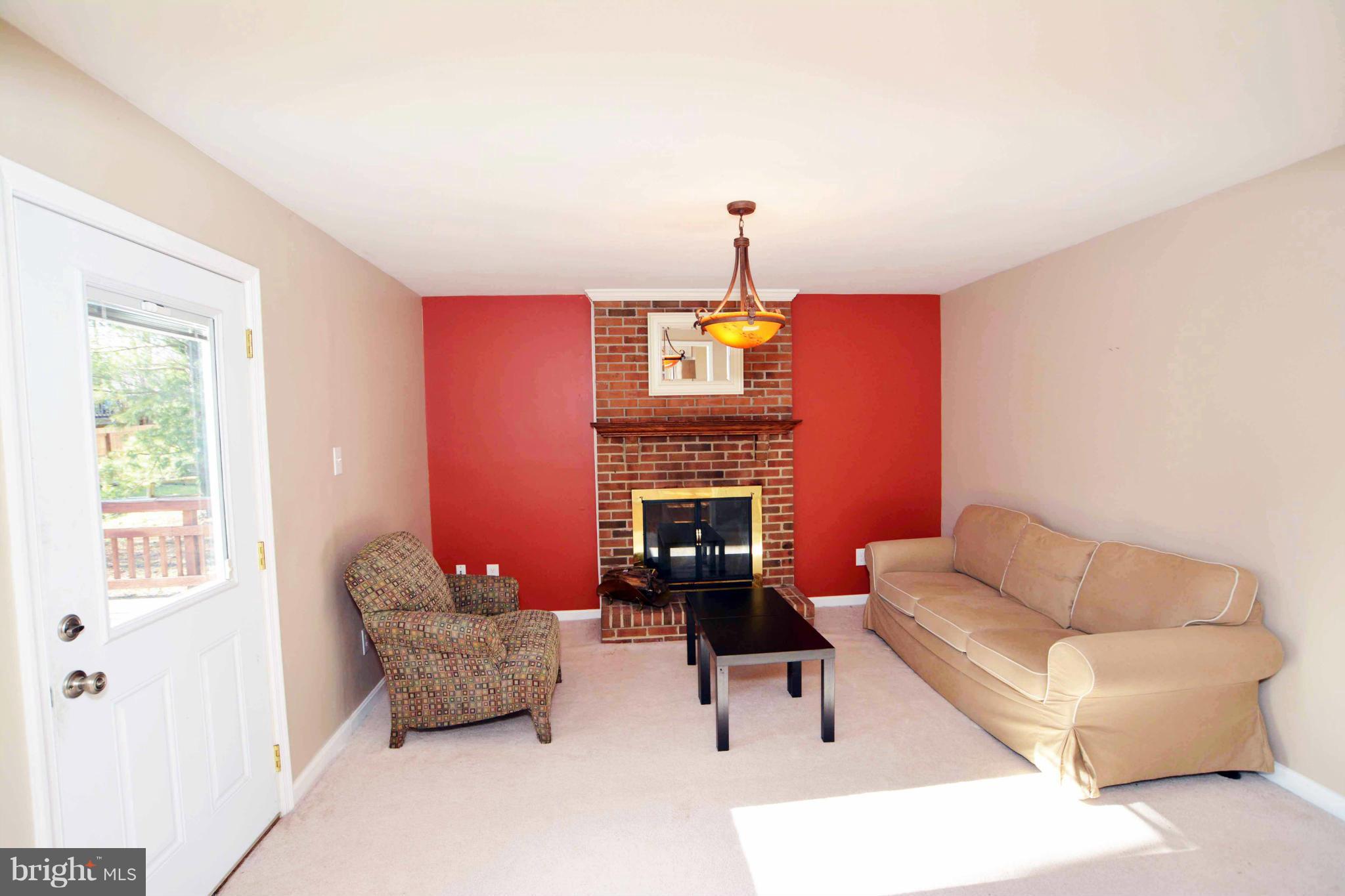15213 Elk Run Road Chantilly, VA 20151 - Photo 16 of 26 FAMILY ROOM