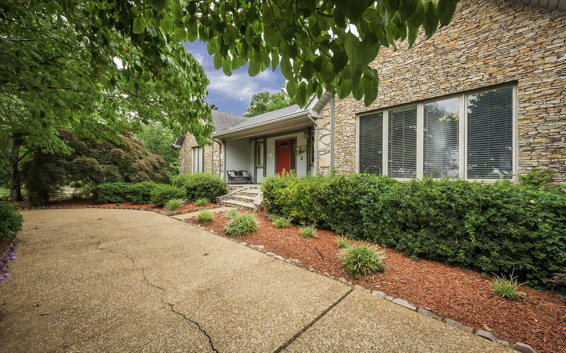 6487 Fairview Road Hixson, TN 37343 - Photo 2 of 47 DSC_8239