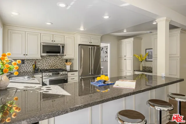 $1,539,000 | 6652 Buttonwood Avenue, Oak Park, CA 91377