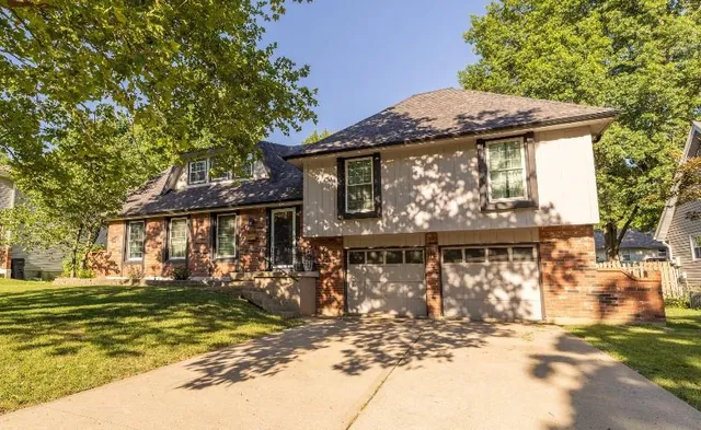 $331,000 | 1604 Southwest 21st Street, Blue Springs, MO 64015