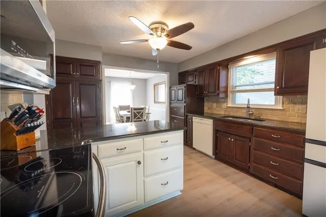 $331,000 | 1604 Southwest 21st Street, Blue Springs, MO 64015