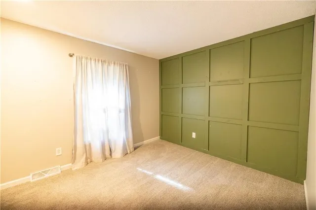 $331,000 | 1604 Southwest 21st Street, Blue Springs, MO 64015