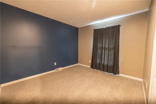 $331,000 | 1604 Southwest 21st Street, Blue Springs, MO 64015