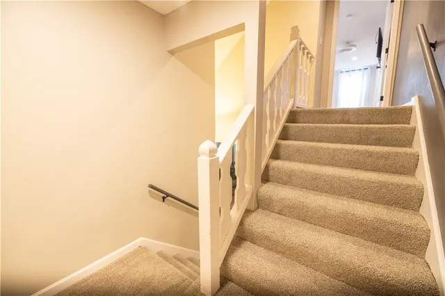 $331,000 | 1604 Southwest 21st Street, Blue Springs, MO 64015