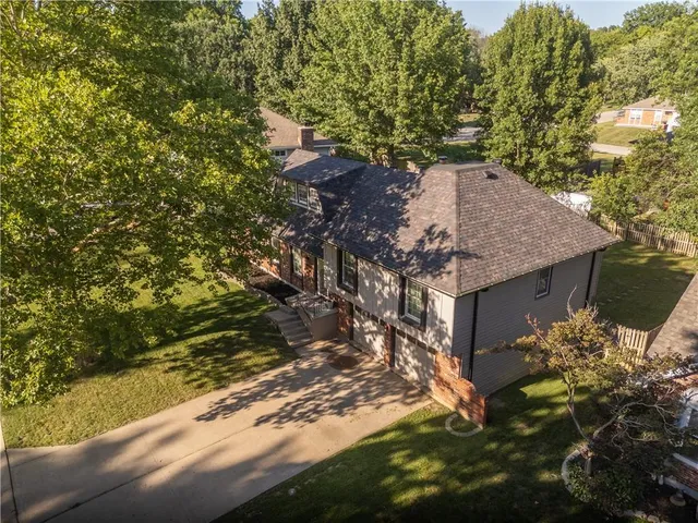 $331,000 | 1604 Southwest 21st Street, Blue Springs, MO 64015