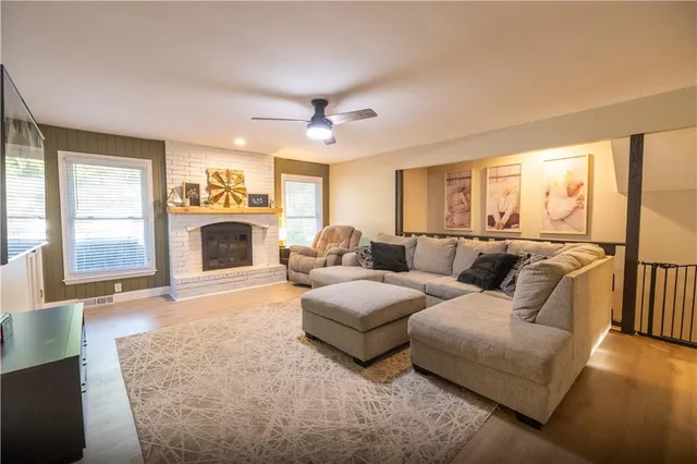 $331,000 | 1604 Southwest 21st Street, Blue Springs, MO 64015