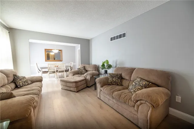 $331,000 | 1604 Southwest 21st Street, Blue Springs, MO 64015