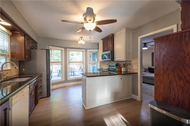 $331,000 | 1604 Southwest 21st Street, Blue Springs, MO 64015