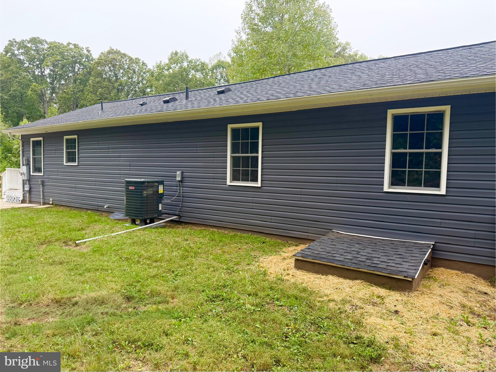 12713 Foxtrot Road Bealeton, VA 22712 - Photo 18 of 19 a backyard of a house