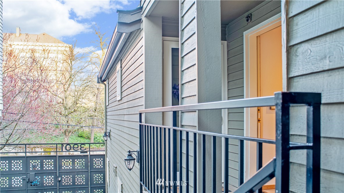 3901 Fremont Avenue North, Unit 206 Seattle, WA 98103 - Photo 2 of 15