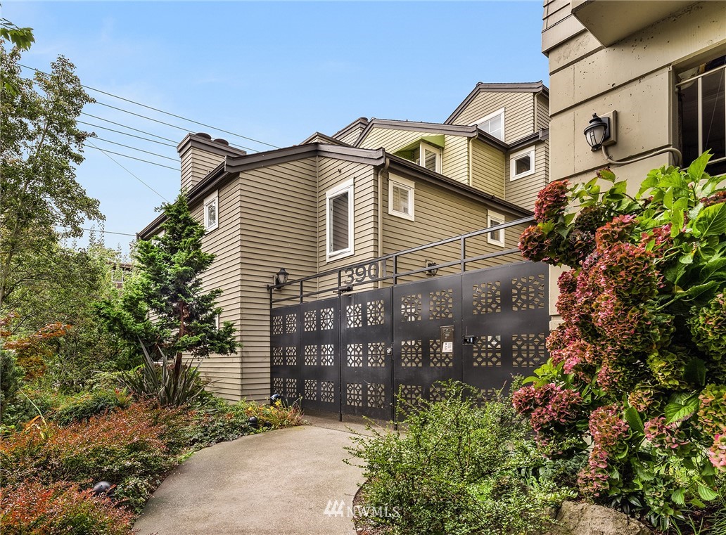 3901 Fremont Avenue North, Unit 206 Seattle, WA 98103 - Photo 10 of 15 front view of a house