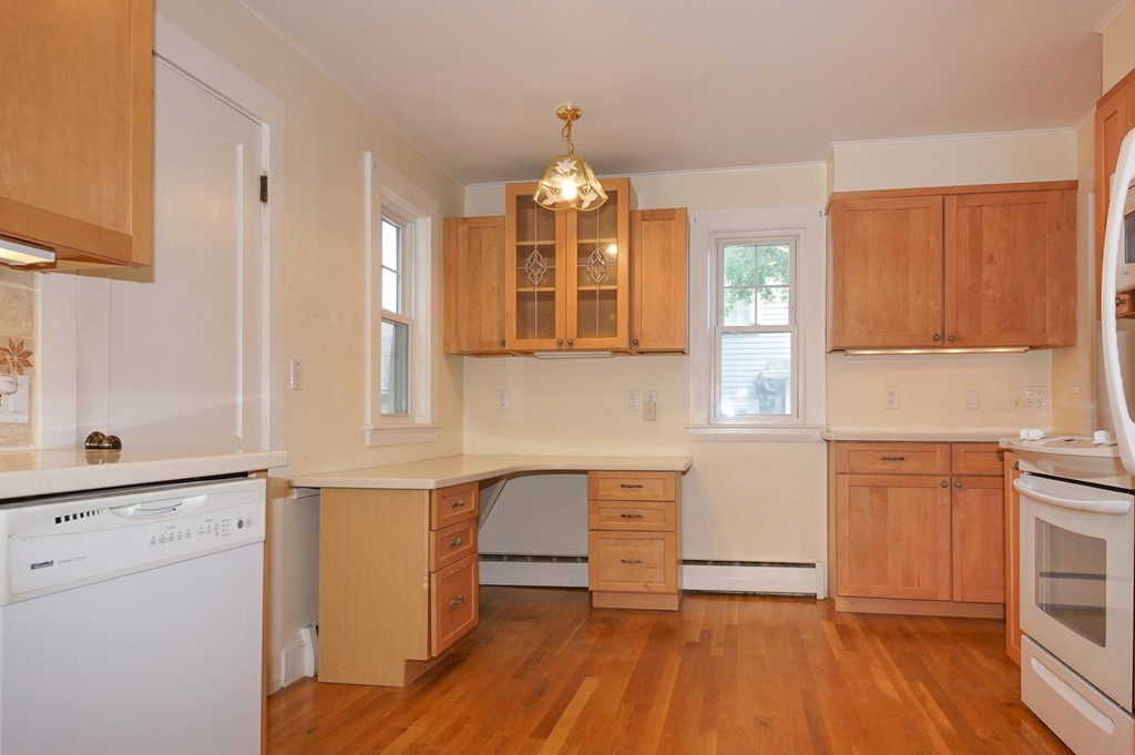 82 Bay State Road Belmont, MA 02478 - Photo 6 of 30