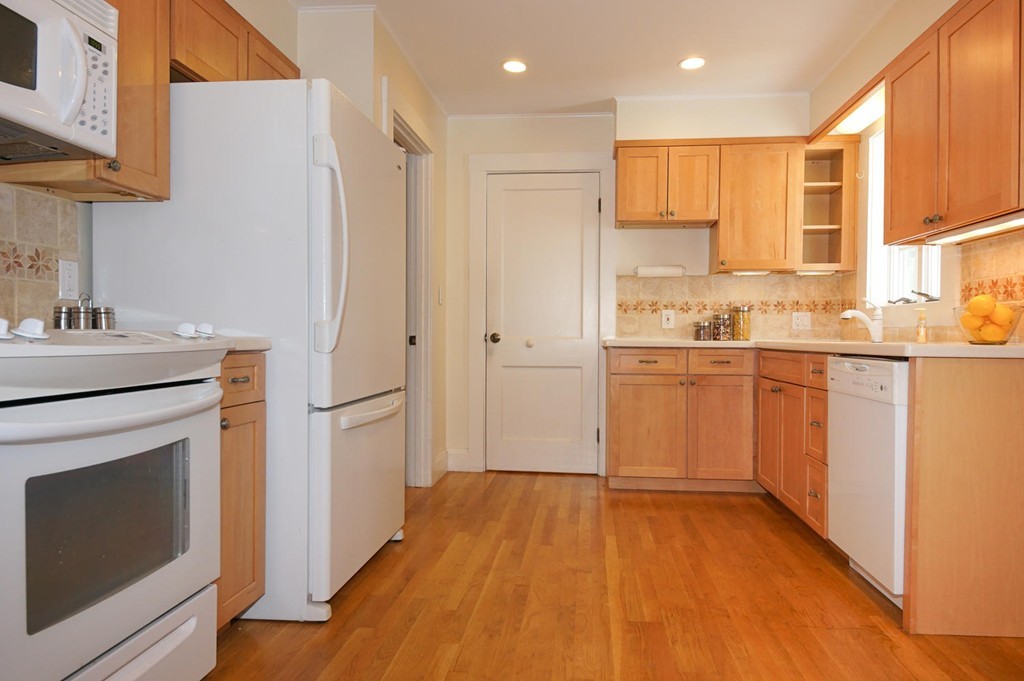 82 Bay State Road Belmont, MA 02478 - Photo 7 of 30