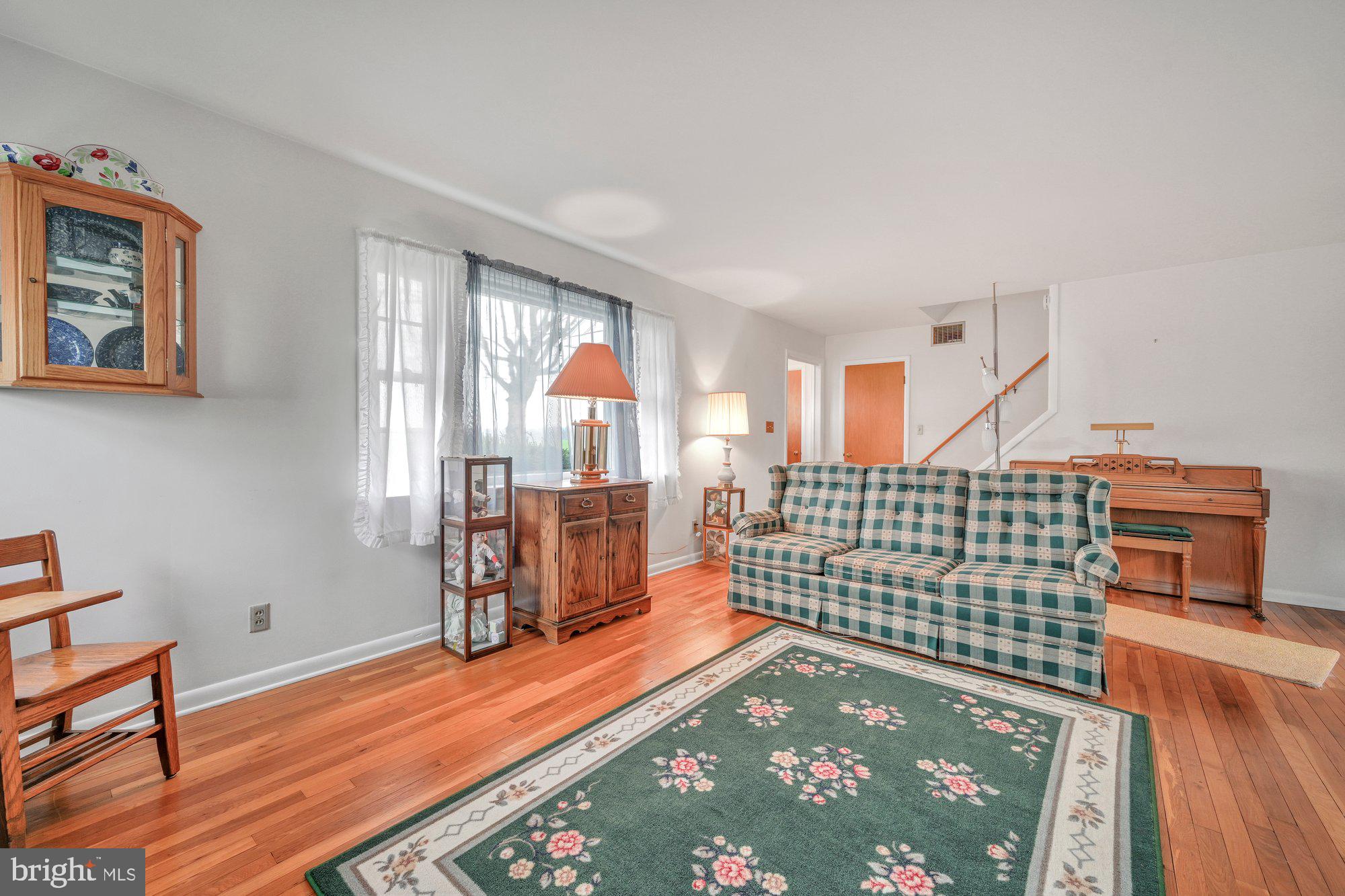 481 Foreman Road Elizabethtown, PA 17022 - Photo 11 of 38 Living Room