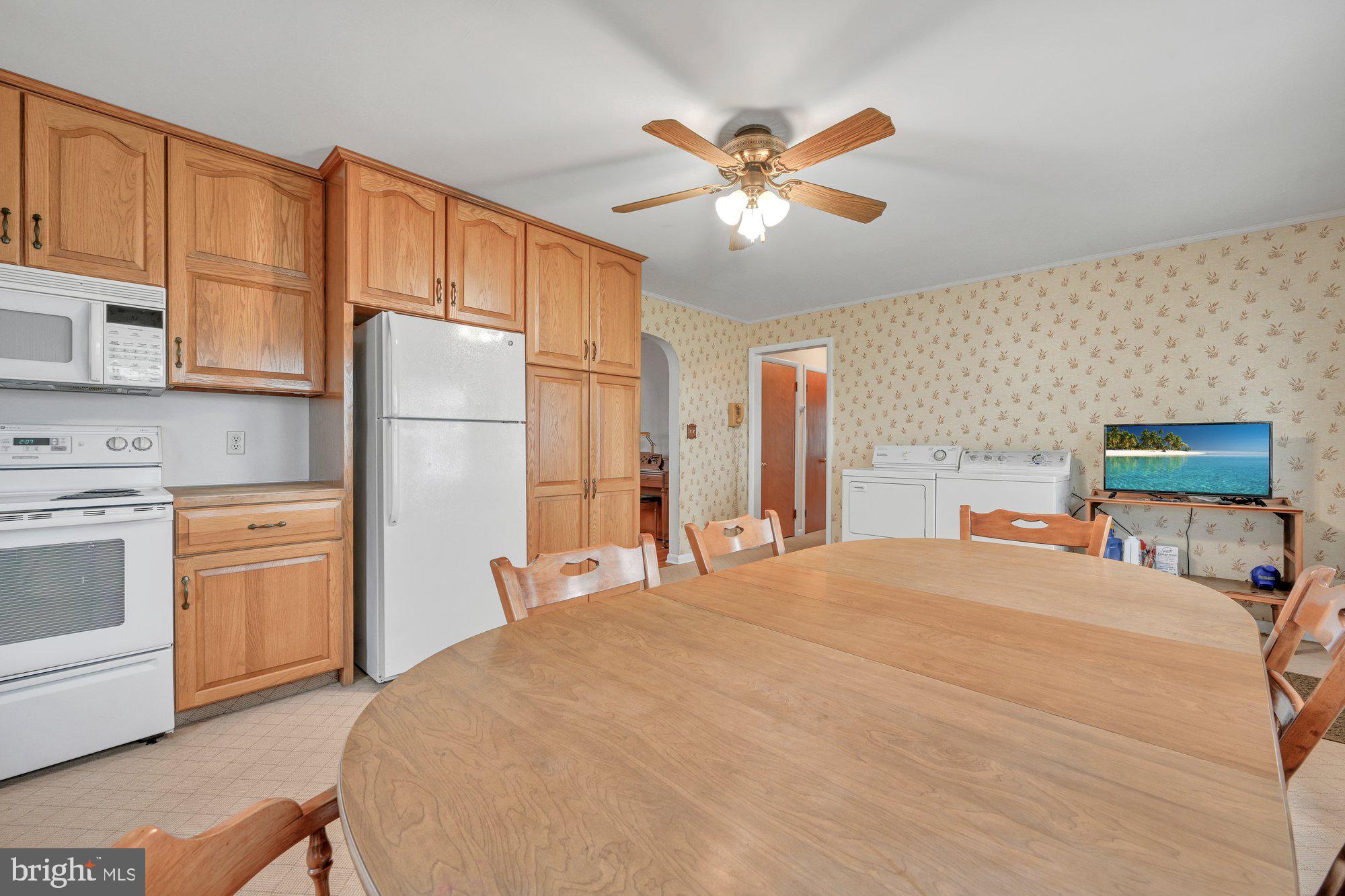 481 Foreman Road Elizabethtown, PA 17022 - Photo 16 of 38 Eat-in Kitchen