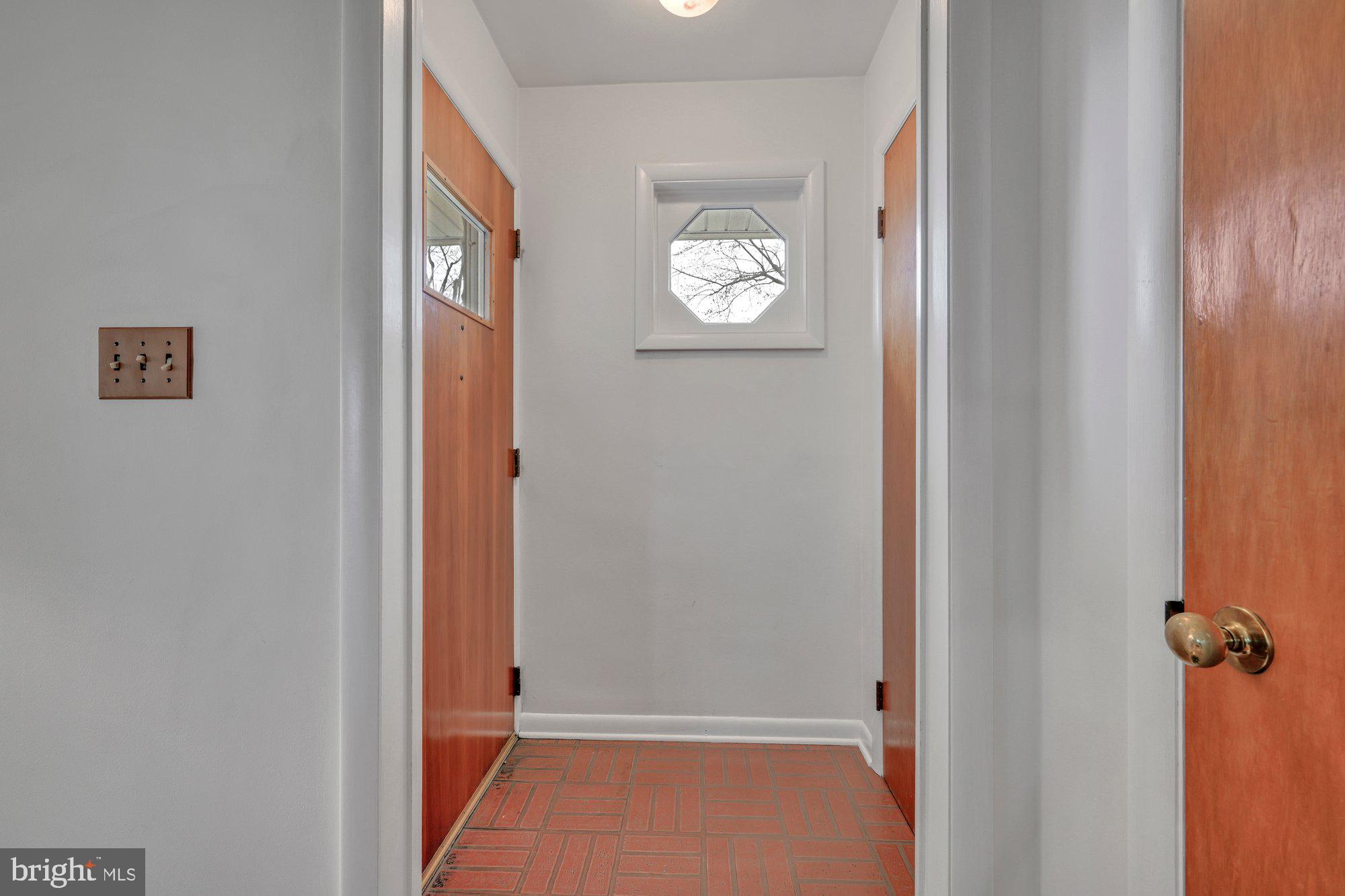 481 Foreman Road Elizabethtown, PA 17022 - Photo 7 of 38 Foyer