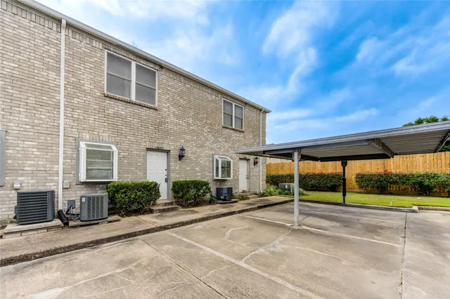 $205,000 | 7657 Cambridge Street, Unit 7657, Houston, TX 77054
