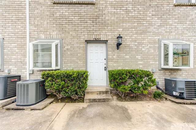 $205,000 | 7657 Cambridge Street, Unit 7657, Houston, TX 77054