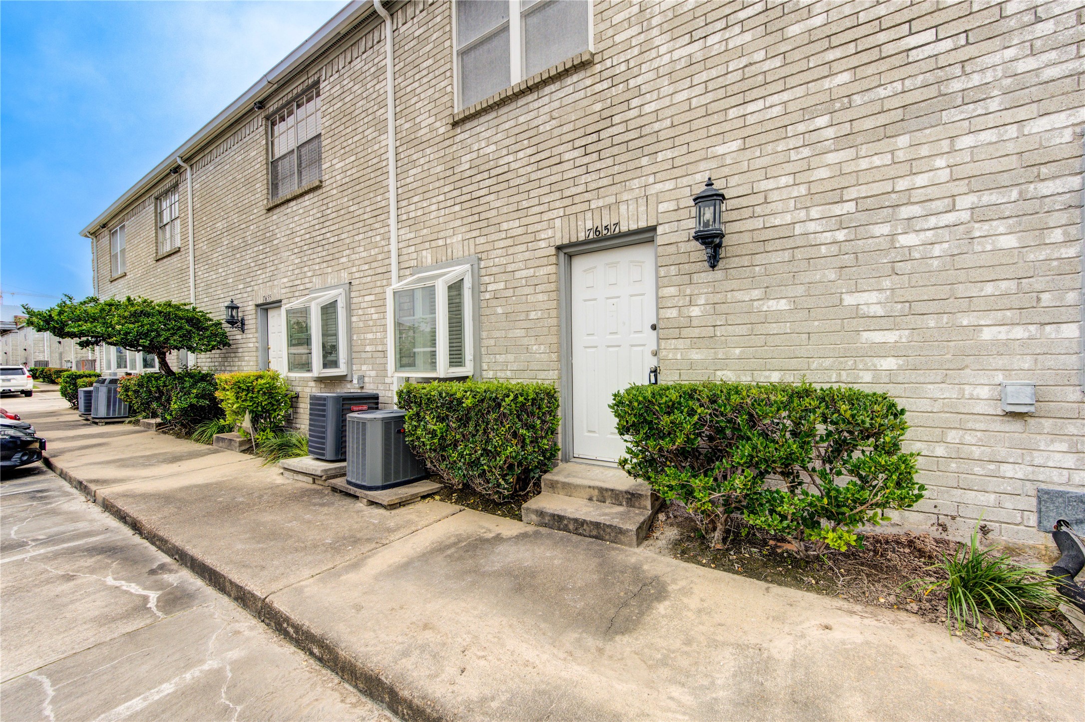 7657 Cambridge Street, Unit 7657 Houston, TX 77054 - Photo 4 of 35
