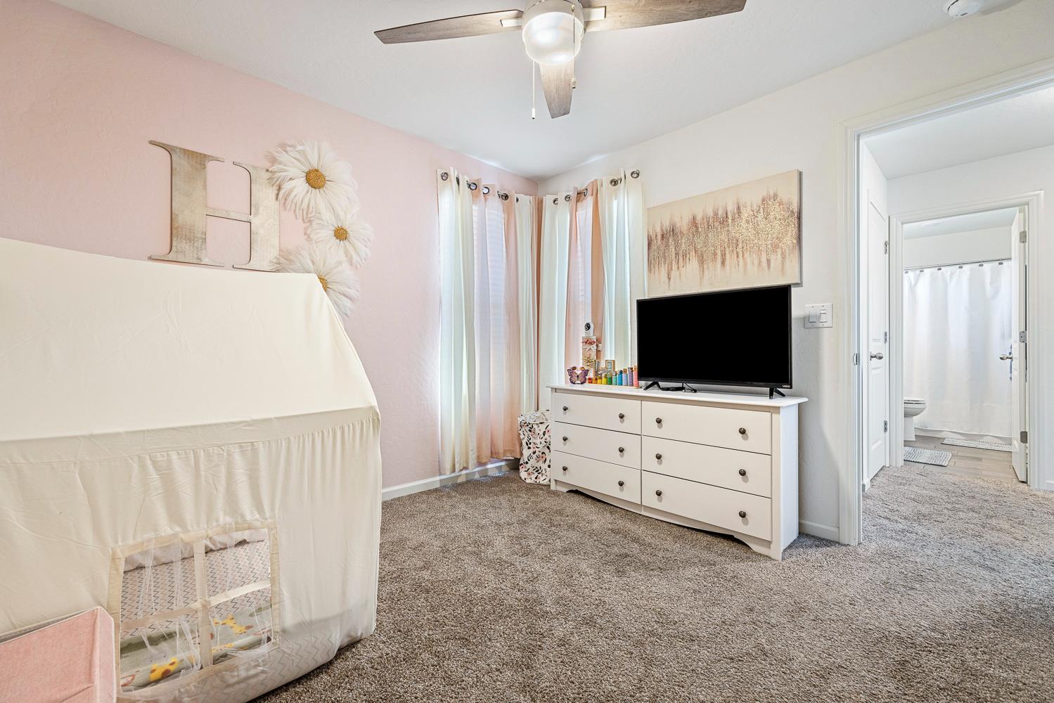 3780 Highclere Way Clovis, CA 93619 - Photo 13 of 21 a room with furniture and flat screen tv