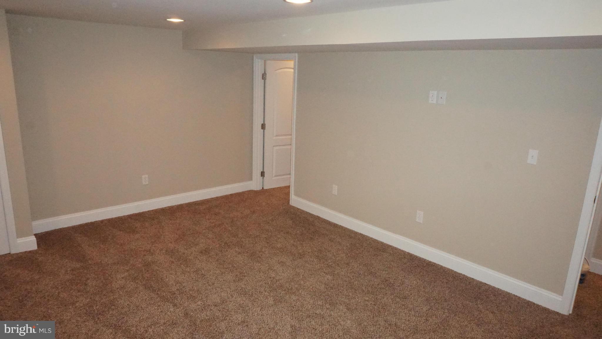 6922 Sollers Point Road Baltimore, MD 21222 - Photo 9 of 30