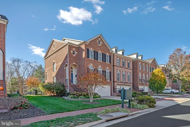 $875,000 | 18527 Bear Creek Terrace, Leesburg, VA 20176