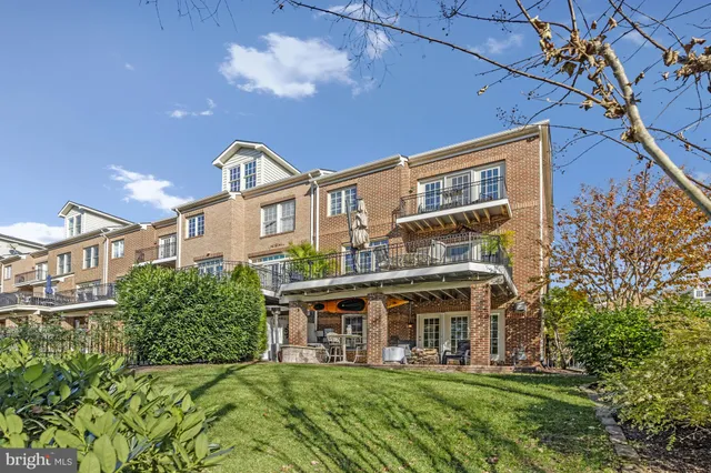 $875,000 | 18527 Bear Creek Terrace, Leesburg, VA 20176
