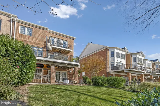 $875,000 | 18527 Bear Creek Terrace, Leesburg, VA 20176