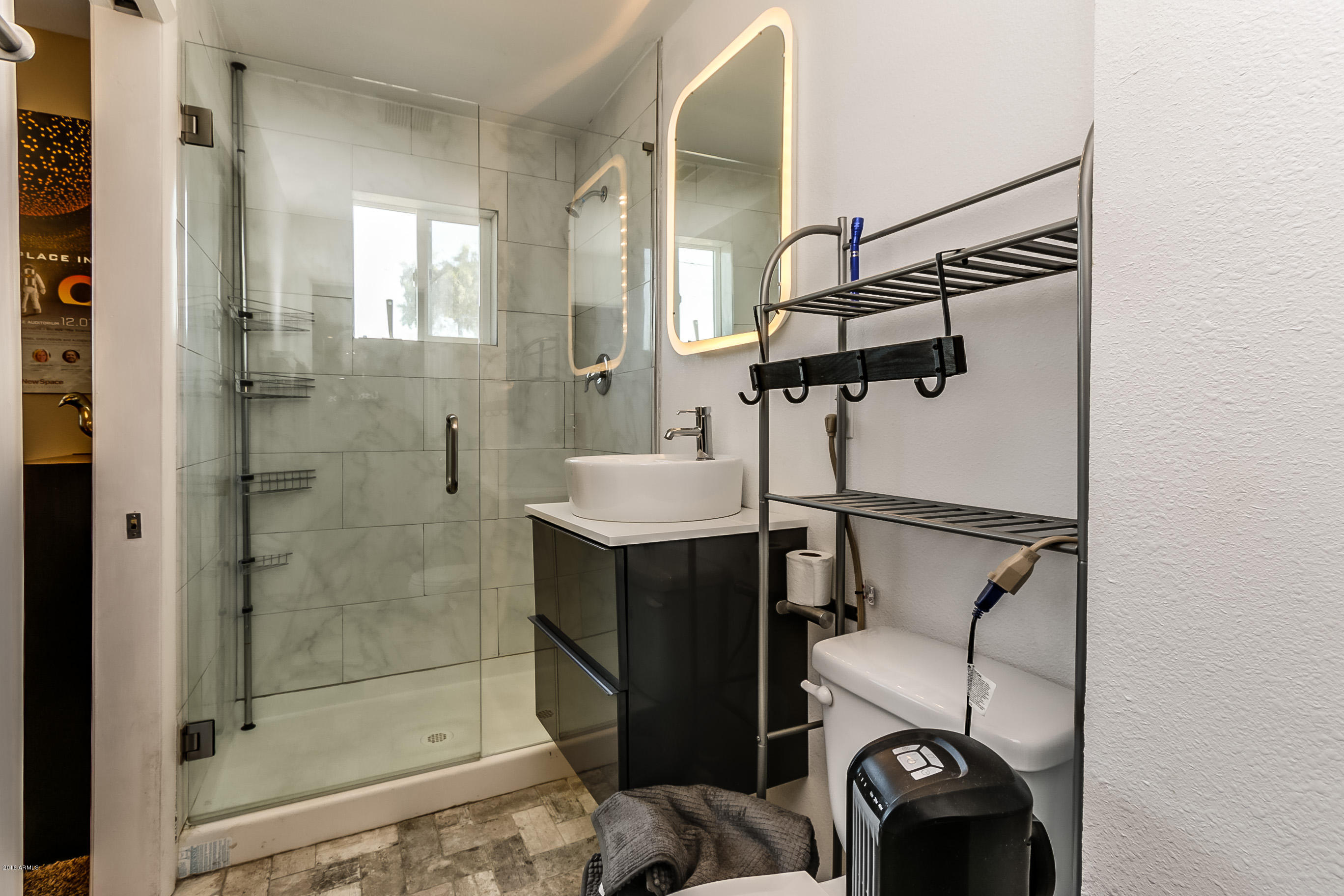 1149 West 10th Street Tempe, AZ 85281 - Photo 12 of 14 MASTER BATHROOM