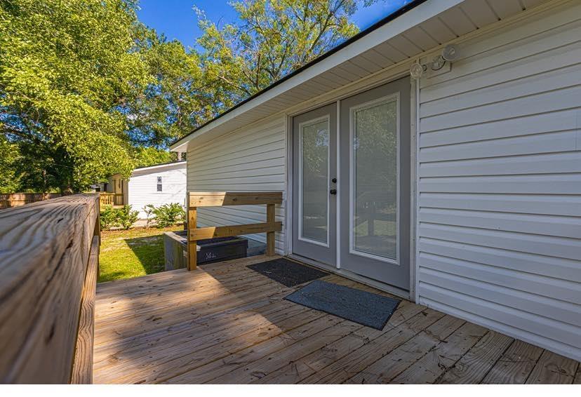 1044 Levi Street Manning, SC 29102 - Photo 19 of 26 View of deck