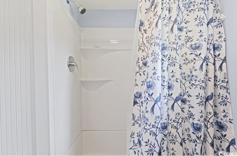 1044 Levi Street Manning, SC 29102 - Photo 10 of 26 Full bathroom with a shower with shower curtain
