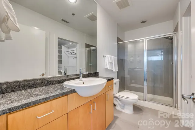 $2,450 | 333 West Trade Street, Unit 1802, Charlotte, NC 28202