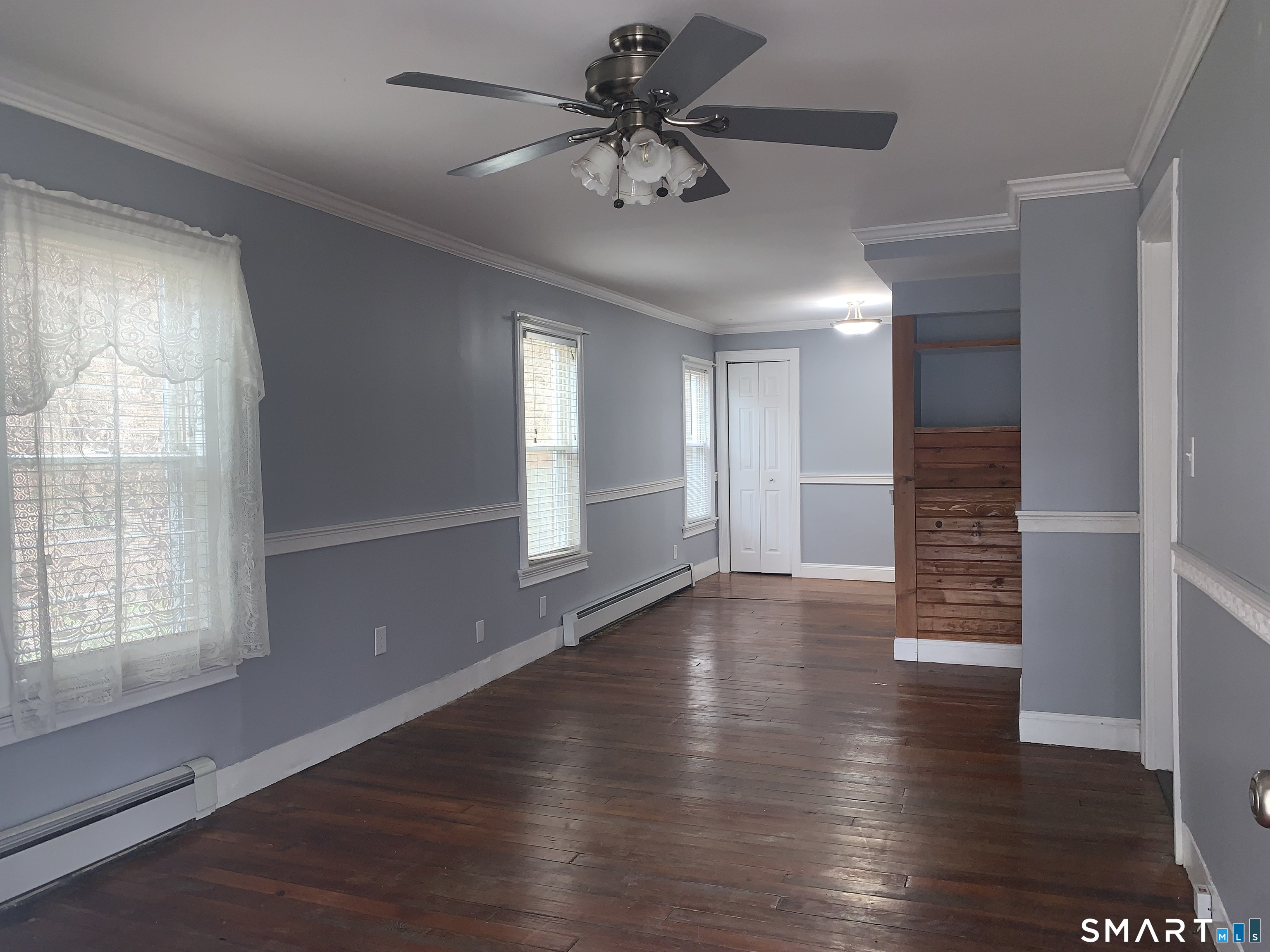 54 Brainard Road Enfield, CT 06082 - Photo 5 of 29 Living Room/Dining Area