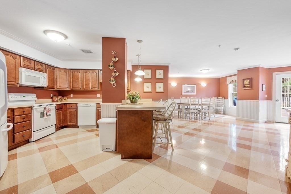 7 Crescent Way, Unit 209 Sturbridge, MA 01518 - Photo 17 of 32 Gallery Image 17