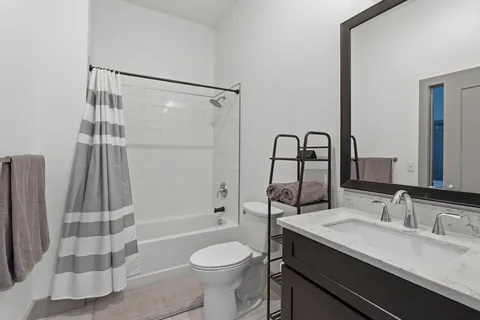 $282,000 | 2407 8th Avenue South, Unit 512, Nashville, TN 37204